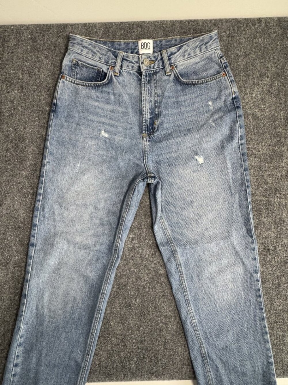 BDG Urban Outfitters Mom High-Rise Jeans Light Wash Distressed Size 28